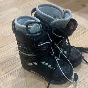 Thirty two Black and Green Snowboard Boots 6.5